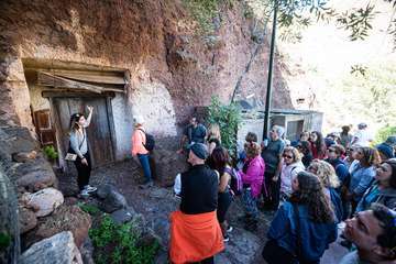 El Cabildo organiza recorridos por este monumento natural para dar a conocer su historia y sus riquezas (Foto TA)